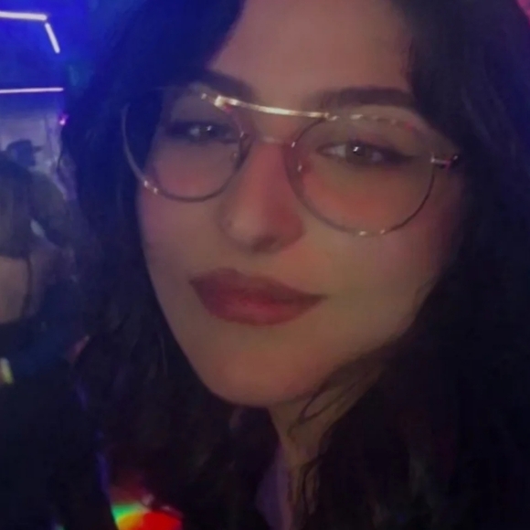 Meet your Posher, Zeyno - Picture 1 of 1